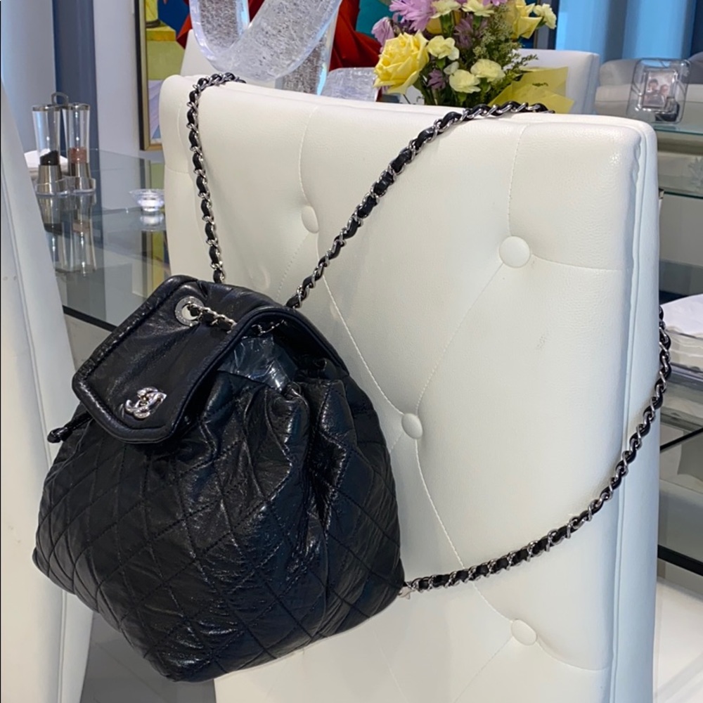 SOLD 🔴 Chanel Crinkled Lamb Backpack Black - Picture 2 of 16